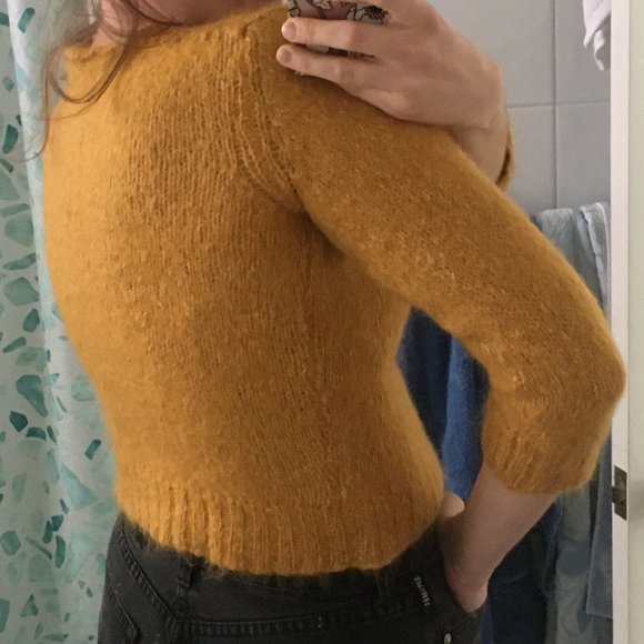 Cropped Valentino Sweater - Picture 9 of 9